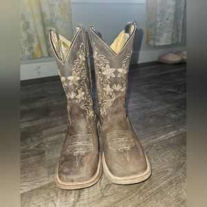 Brown Floral Embroidered Cowboy Boots